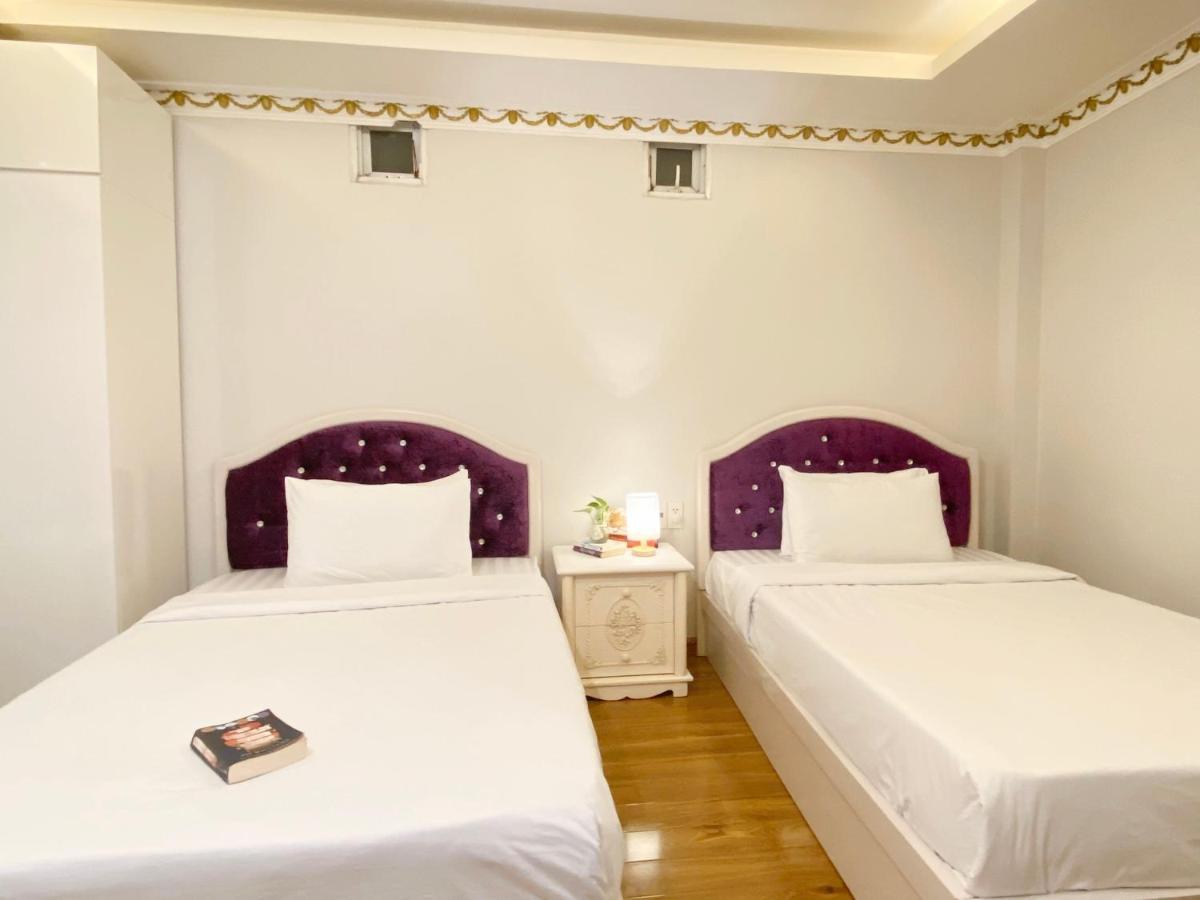 Crowne Bui Vien Khách sạn 2*